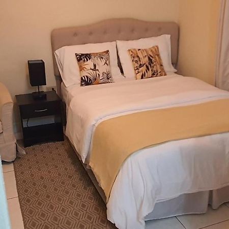 Hastings Towers 4D - Studio Apt Opp Beach Bridgetown Esterno foto