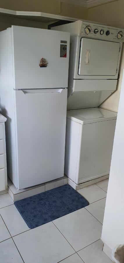 Hastings Towers 4D - Studio Apt Opp Beach Bridgetown Esterno foto