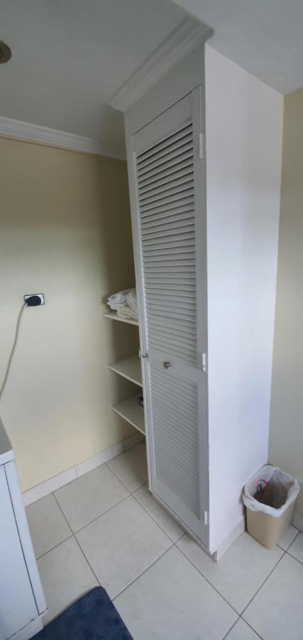 Hastings Towers 4D - Studio Apt Opp Beach Bridgetown Esterno foto