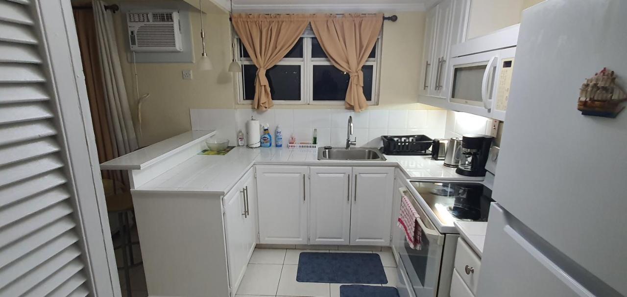 Hastings Towers 4D - Studio Apt Opp Beach Bridgetown Esterno foto