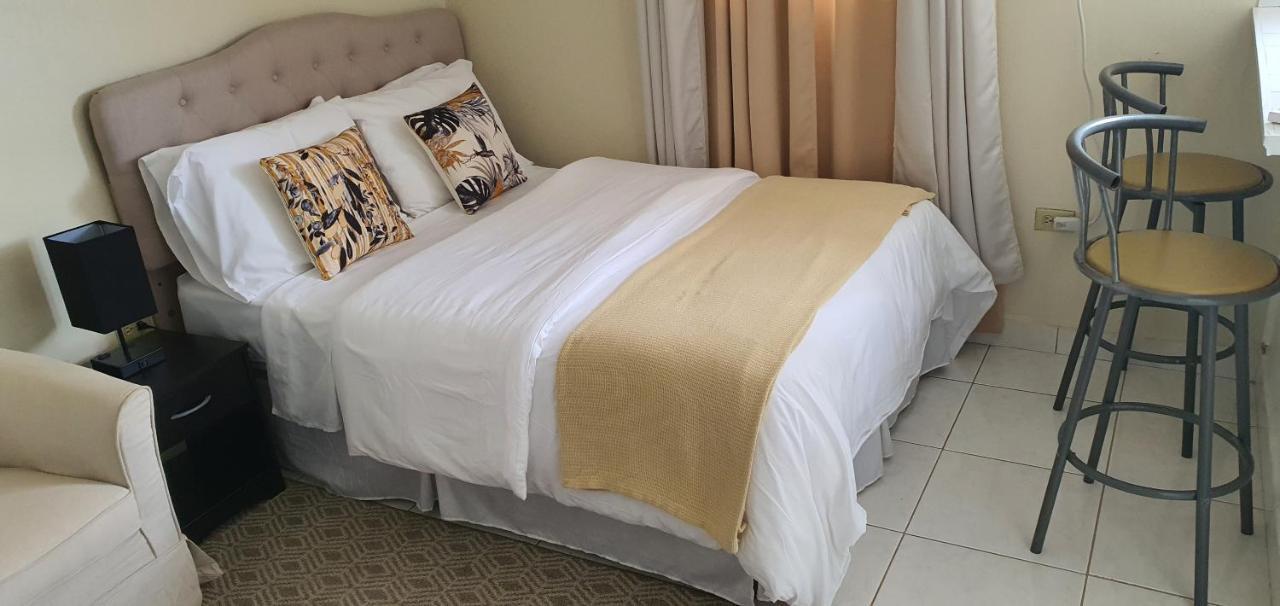 Hastings Towers 4D - Studio Apt Opp Beach Bridgetown Esterno foto
