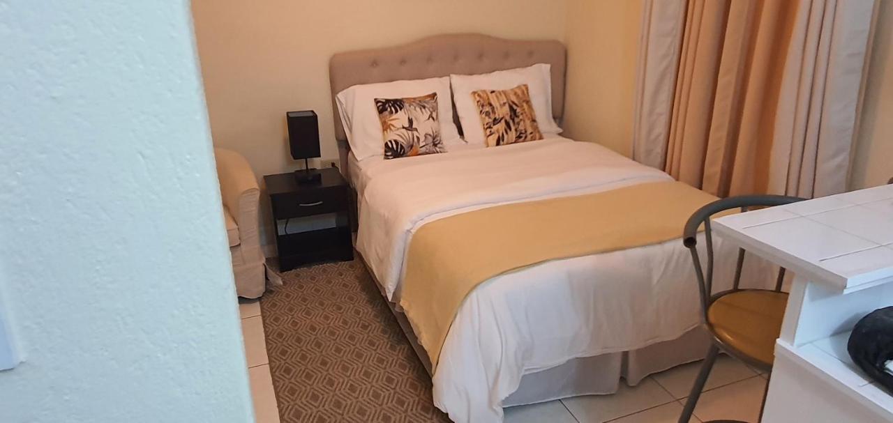 Hastings Towers 4D - Studio Apt Opp Beach Bridgetown Esterno foto