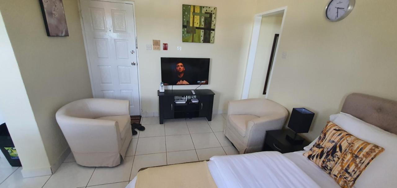 Hastings Towers 4D - Studio Apt Opp Beach Bridgetown Esterno foto